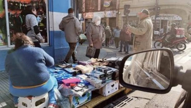 La venta ilegal callejera en CABA creció 19,3% interanual en abril