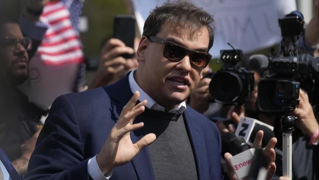 Santos llegó a Washington presentándose como el ejemplo perfecto del "sueño americano".