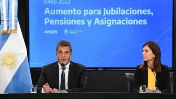 Massa y Raverta anuncian un aumento de 21% para jubilaciones y tres bonos refuerzos para los haberes mínimos