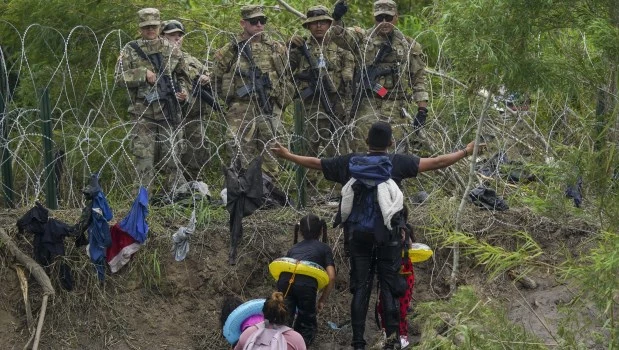 Caos y expectación en la frontera entre México y Estados Unidos antes de la expiración de una norma migratoria