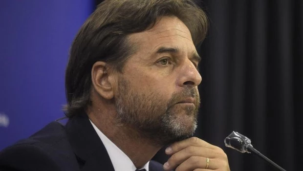 Lacalle Pou anunció medidas para desalentar las compras de uruguayos en la Argentina