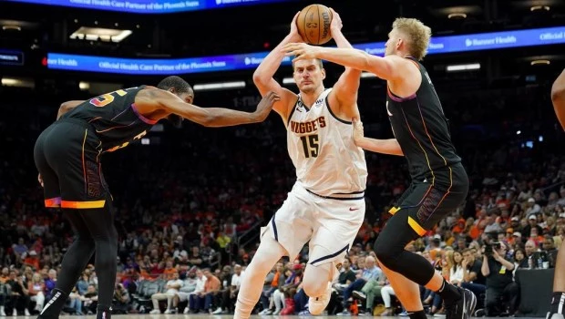 Un triple doble de Jokic catapultó a los Nuggets a la final del Oeste