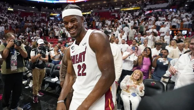 En un partido con final dramático, Miami Heat eliminó a New York Knicks