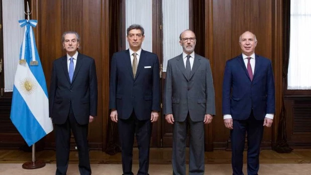 La Corte ocupa el espacio que dejó vacío la oposición política