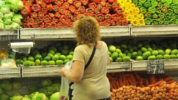 La brecha de los precios de los alimentos del campo a la góndola fue de 3,9 veces en abril