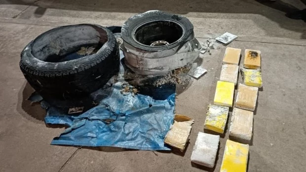 Secuestran 48 kilos de cocaína ocultos en los neumáticos de una camioneta en el sur salteño
