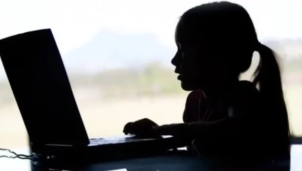 Las pantallas y la infancia sexualizada