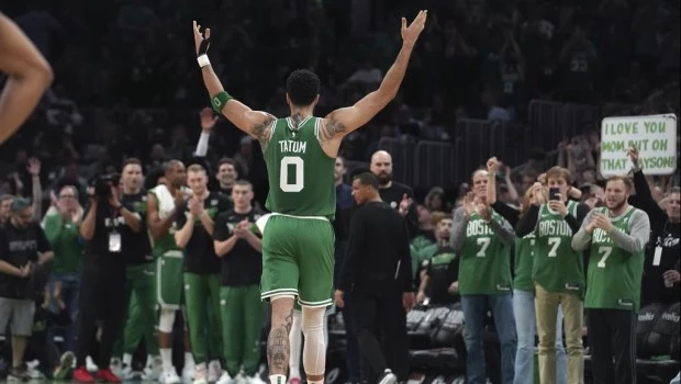 Los Celtics destrozaron a los 76ers en dos cuartos y pasaron a la final del Este