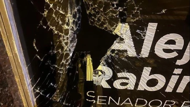 Denuncian vandalización en un local de Juntos en Mar del Plata