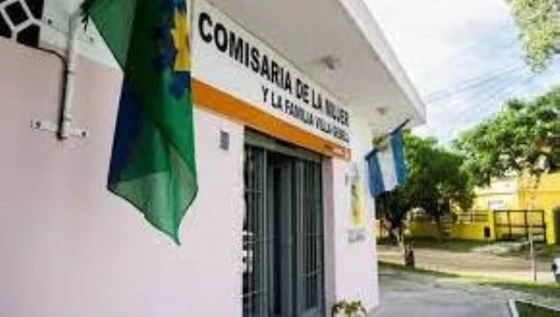 Baleó a su pareja delante de su hijo de 11 años en Villa Gesell, escapó de la policía y está prófugo