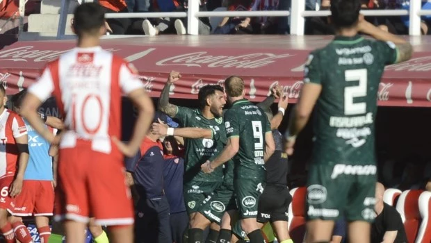 Sarmiento hundió un poco más a Unión y le ganó en Santa Fe