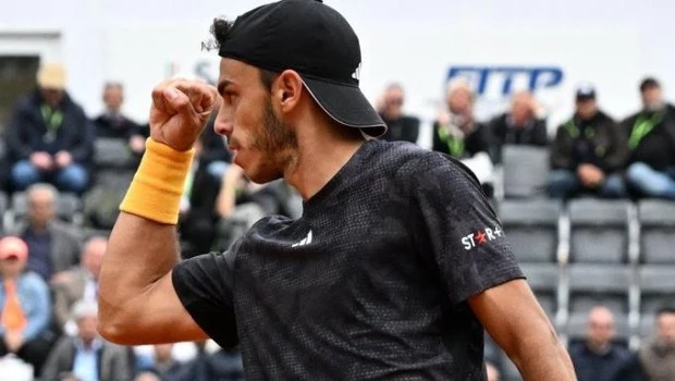 Francisco Cerúndolo superó al italiano Jannik Sinner y avanzó a los cuartos de final del Masters 1000 de Roma