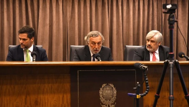 El fallo en este segundo debate por el caso, fue dado a conocer este mediodía por el Tribunal Oral en lo Criminal 7 de Lomas de Zamora, integrado por los jueces Daniel Mazzini, Santiago Márquez y Gustavo Ramilo.