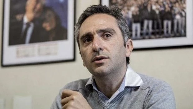 Larroque: "Si ayer había razones para una movilización el 25 de mayo, hoy resulta imprescindible"