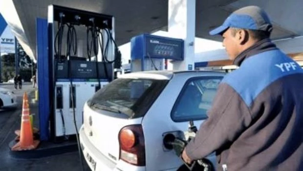 YPF aumenta 4% el precio de sus combustibles