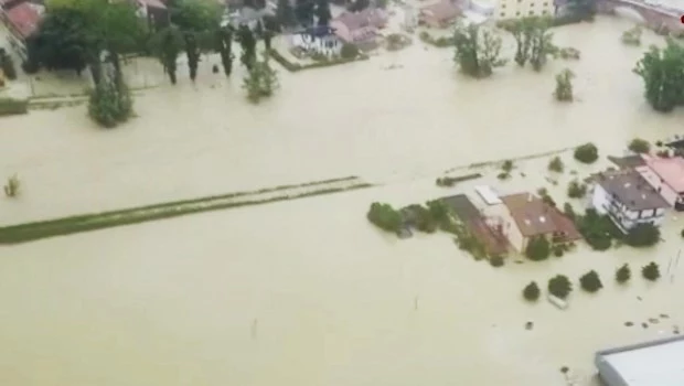 Suben a ocho los muertos en Italia por las inundaciones y se canceló el GP de Fórmula 1
