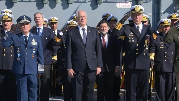 La Armada celebró su día