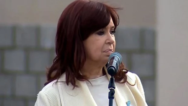 Cristina Kirchner calificó de "escandaloso" el crédito del FMI al gobierno de Macri