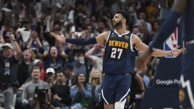 Los Nuggets aprovecharon el letargo de los Lakers en el último cuarto y se llevaron el segundo juego
