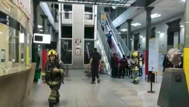 Bomberos y SAME realizan un operativo en Hospital Elizalde por un desperfecto eléctrico