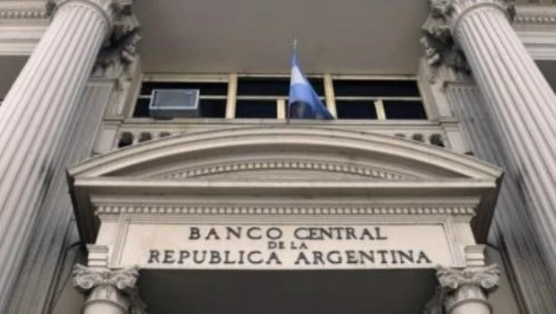El BCRA acumuló compras por US$302 millones, el monto semanal más importante en 2023