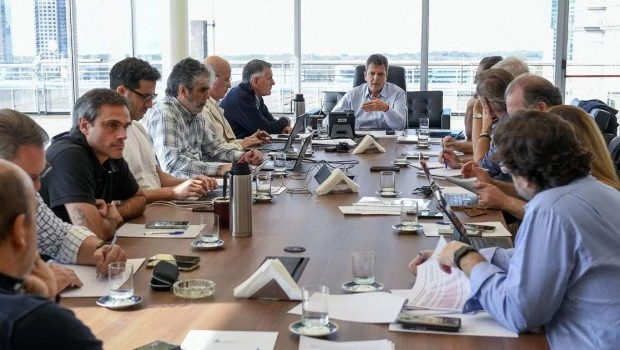 Una ráfaga de balas de fogueo