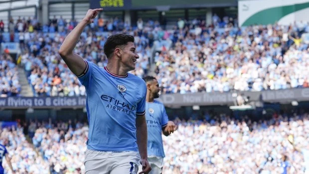 Julián Alvarez convirtió el gol del triunfo del City ante Chelsea para festejar el título
