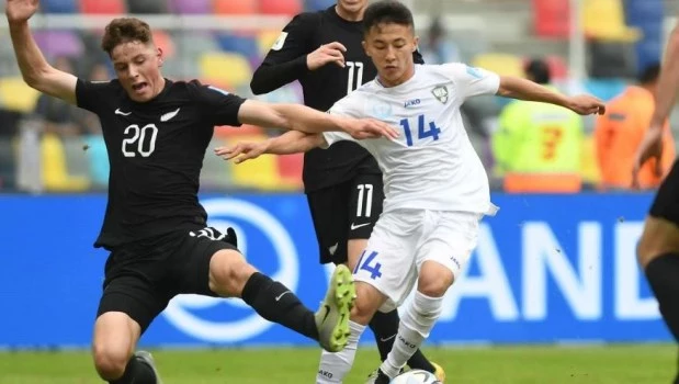 Uzbekistán remontó dos goles en contra y logró un empate agónico ante Nueva Zelanda