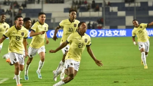 Ecuador derrotó a Eslovaquia en San Juan y da pelea en el grupo B