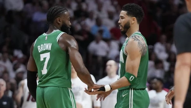 De la mano de Tatum, los Celtics sobreviven a la barrida en Miami