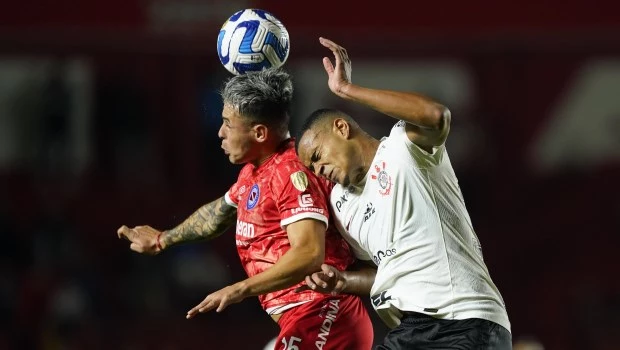 Argentinos Juniors no pudo con Corinthians pero sigue arriba en las posiciones
