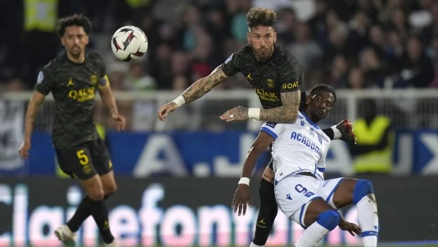 El PSG le ofrece a Sergio Ramos renovar por la mitad del sueldo más objetivos cumplidos