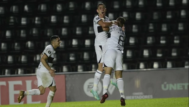 Olimpia venció a Patronato y quedó casi afuera de la Libertadores