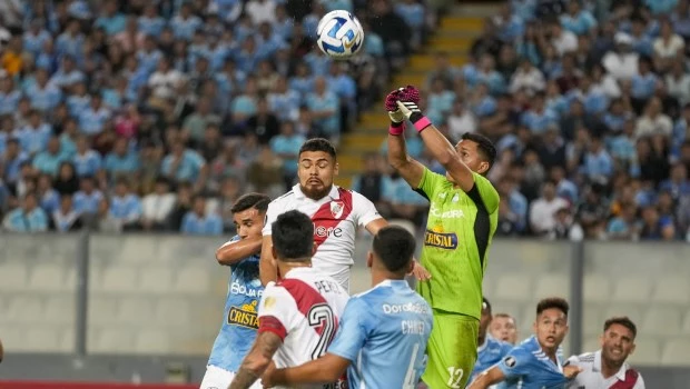River no pudo superar a Sporting Cristal y complicó su clasificación