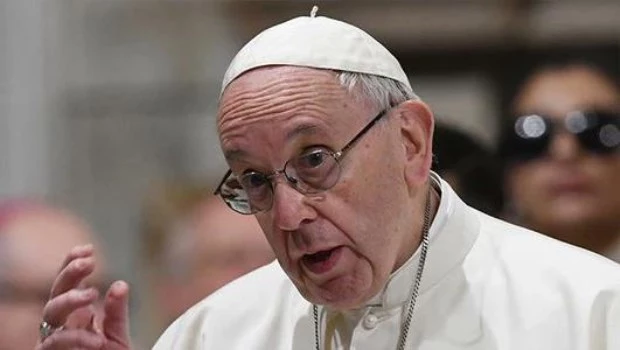 El Papa canceló sus audiencias por un cuadro de fiebre