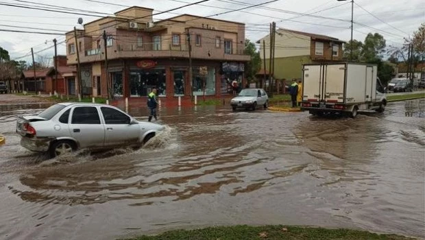 Récord de lluvias, vuelos afectados y calles inundadas por el temporal que azotó al AMBA