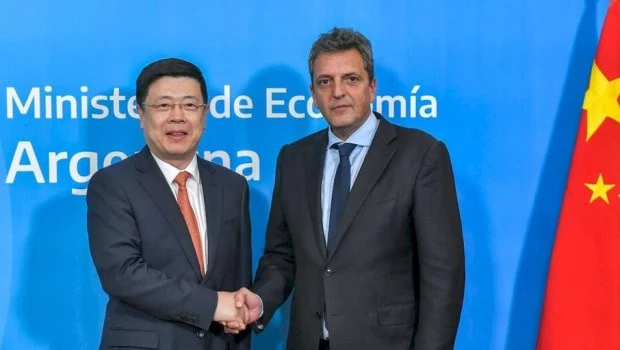 Massa viaja a China con el objetivo de ampliar el uso del swap