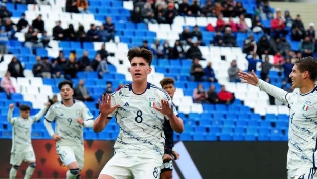Italia goleó a República Dominicana y terminó segundo en el Grupo D