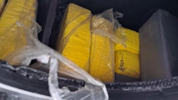 Secuestran más de 100 kilos de cocaína que estaban ocultos en un camión que llevaba bananas al Mercado Central