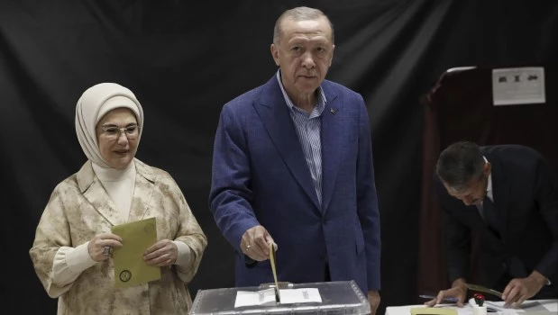 Erdogan fue reelecto en Turquía y completará un cuarto de siglo en el poder
