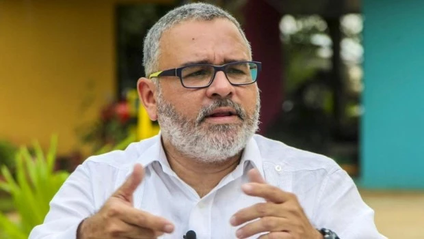 Condenan en ausencia a 14 años de prisión al expresidente salvadoreño Funes por tregua con pandillas 