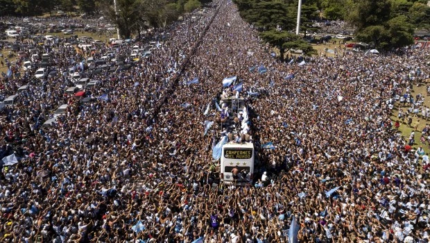 Martes 20 de diciembre de 2022. La Selección campeona del mundo es recibida por cinco millones de ciudadanos.