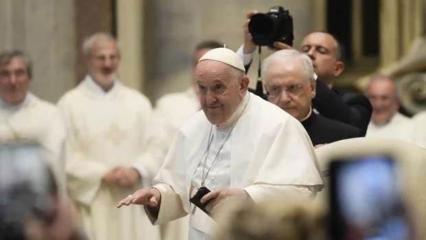 El papa Francisco se realizó controles médicos antes de viajar a Portugal y Mongolia