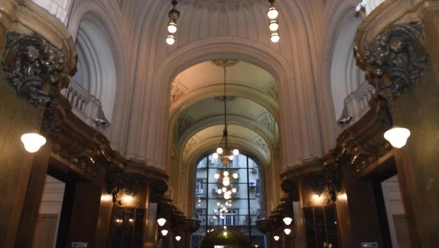 En el pasaje central, el palacio cuenta con 9 bóvedas de acceso que representan las nueve jerarquías infernales de Dante. Fotos: GUSTAVO CARABAJAL