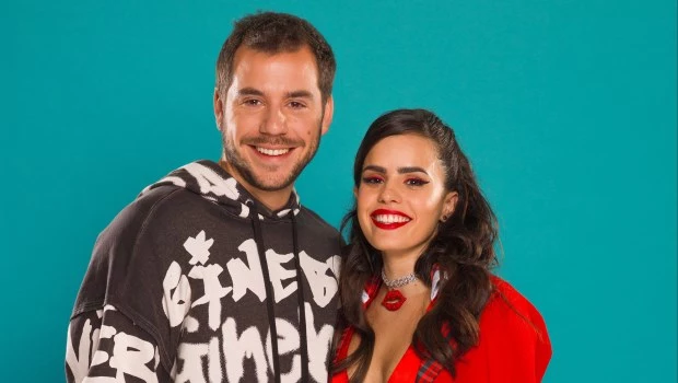 Fer Dente junto a Sofi Morandi, protagonista de ‘Heathers’, una propuesta que aborda temas como el suicidio, la homofobia y el acoso escolar.