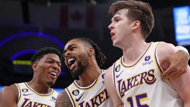 Los Lakers retienen a Hachimura, Russell y Reaves