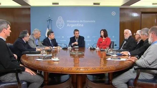 Massa anunció que se levanta el paro de colectivos y el lunes retoman las negociaciones