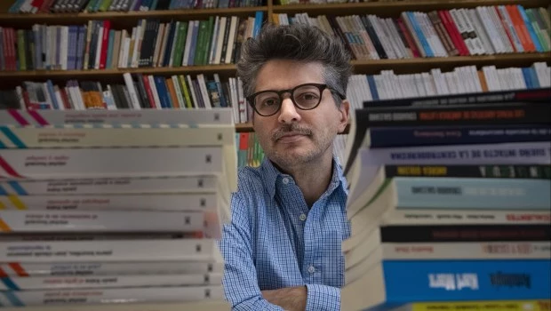 El cansancio con la política también alcanza a los libros