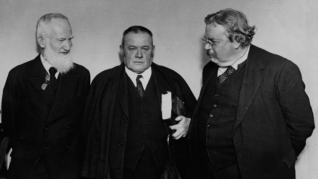 De izquierda a derecha: George Bernard Shaw, Hilaire Belloc y G. K. Chesterton conservaron la amistad a pesar de las diferencias entre el primero y los otros dos.