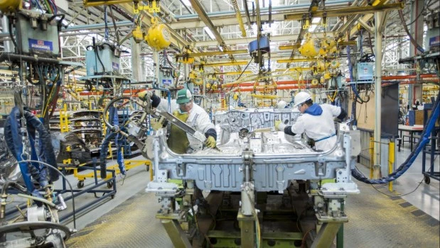 En junio la industria tuvo una caída interanual de 2,5%, según FIEL